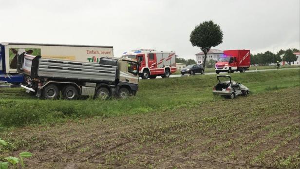 Tödlicher Unfall im Bezirk Mattersburg: Lenkerin übersah Lkw