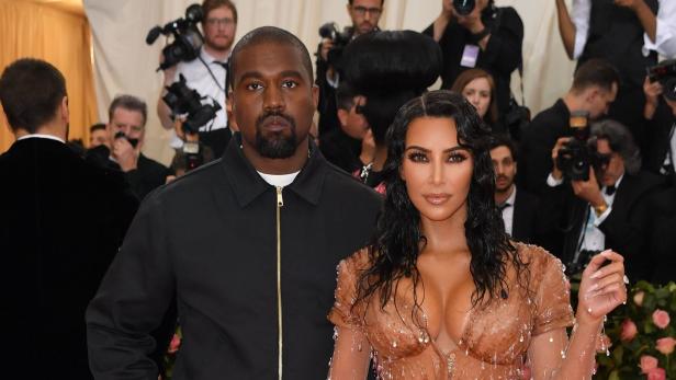 Rapper Kanye West mit seiner Frau Kim Kardashian (2019).