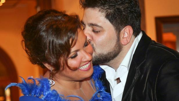 Ein Kuss für Anna: Netrebko und Yusif Eyvazov nach der Premiere von Verdis Oper &quot;Il Trovatore&quot;.