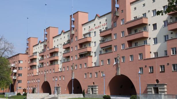 Der Karl-Marx-Hof ist mit 1.100 m der längste zusammenhängende Wohnbau der Welt.