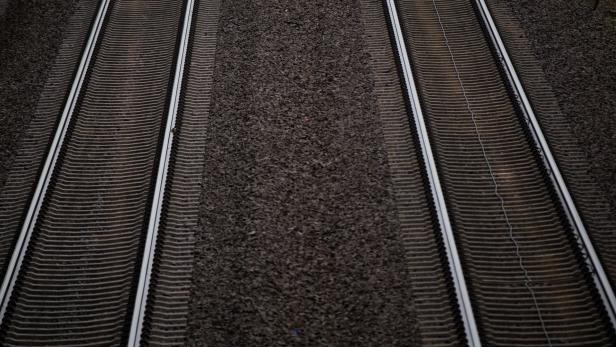 Zug fuhr in Gruppe von Bahnarbeitern: Mehrere Tote