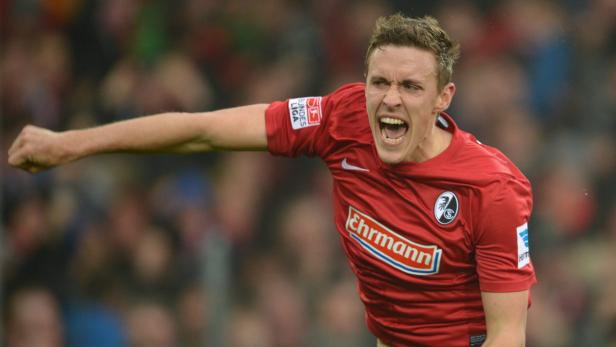 epa03645302 Max Kruse of Freiburg celebrates scoring the opening goal during to the Bundesliga match SC Freiburg vs Borussia Mönchengladbach at the Mage Solar stadium in Freiburg, Germany, 30 March 2013. (ATTENTION: EMBARGO CONDITIONS! The DFL permits the further utilisation of up to 15 pictures only (no sequntial pictures or video-similar series of pictures allowed) via the internet and online media during the match (including halftime), taken from inside the stadium and/or prior to the start of the match. The DFL permits the unrestricted transmission of digitised recordings during the match exclusively for internal editorial processing only (e.g. via picture picture databases) EPA/PATRICK SEEGER