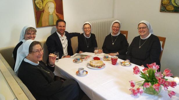 "Why the hell...?": Matthias Strolz interviewt eine Nonne