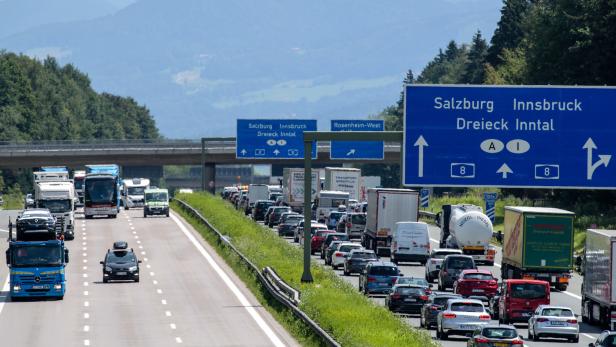 Staus und Wartezeit: Starker Reiseverkehr aus Bayern rollt über Österreich
