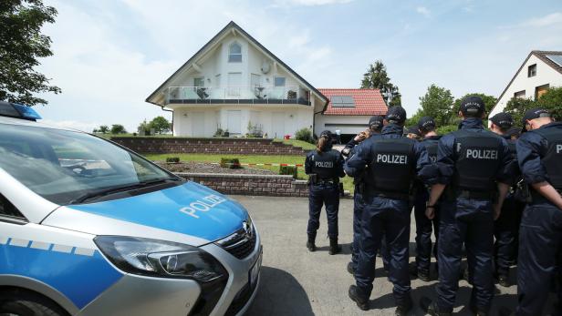 Hessen: Regierungspräsident ermordet - Täter fieberhaft gesucht