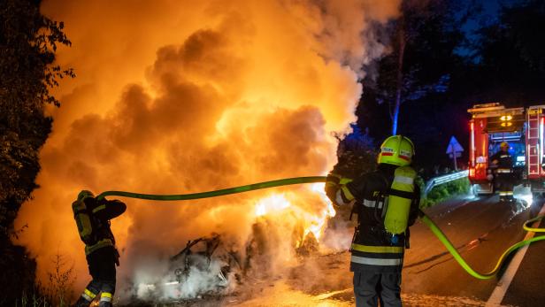 OÖ: Erneut Bankomat gesprengt und Fluchtauto in Brand gesetzt