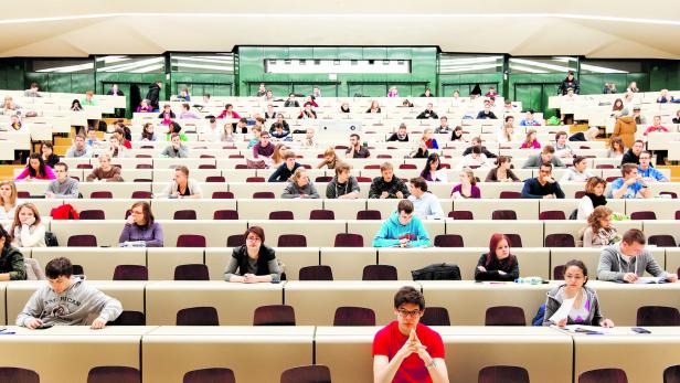 Fachhochschulen: Bleiben die Plätze bald leer?