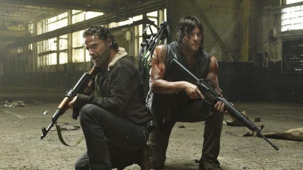 Andrew Lincoln as Rick Grimes and Norman Reedus as… Rick (Andrew Lincoln) und Daryl (Norman Reedus) müssen nicht nur gegen Zombies kämpfen