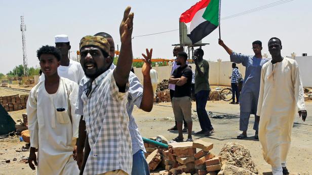 Gewalt gegen Demonstranten: Afrikanische Union suspendiert Sudan