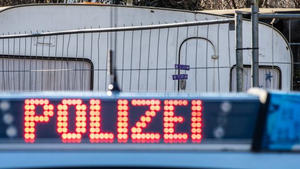 Deutsche Polizisten nutzten Position, um Mädchen nachzustellen