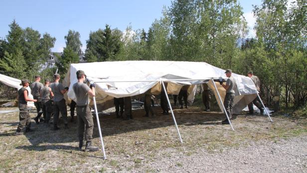 Kommen auf dem Gelände der Schwarzenbergkaserne in Salzburg nun doch Container anstelle der Zelte?
