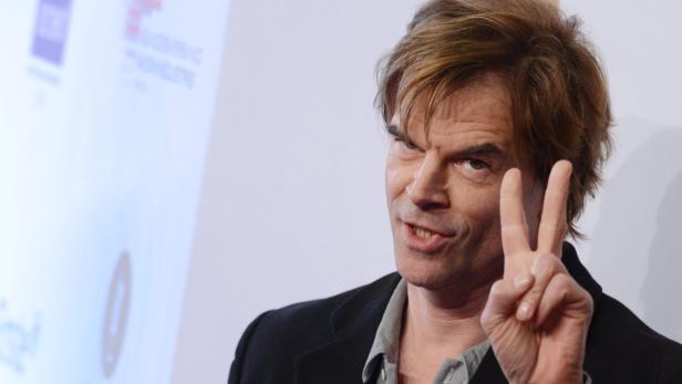 epa03635211 Singer Campino of German band Die Toten Hosen, winner of the 2013 Echo Music Award in the category &#039;group national rock/pop&#039;, arrives at the Echo Awards ceremony in Berlin, Germany, 21 March 2013. EPA/JENS KALAENE