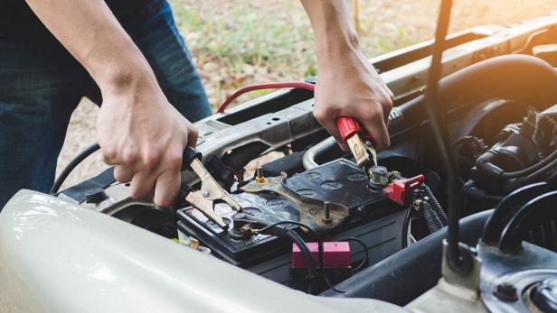 Wenn das Auto viel steht: So startet die Batterie weiterhin an