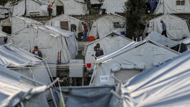 Die Erstaufnahmelager auf Lesbos und Samos platzen aus allen Nähten.