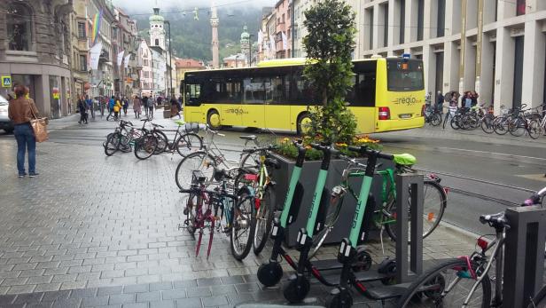 In Innsbruck dürfen Anbieter von Leih-E-Scootern je 225 Roller aufstellen