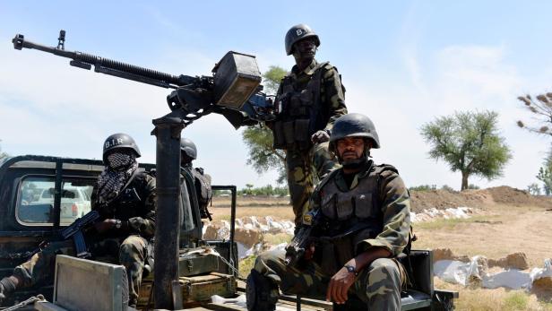Kamerunische Soldaten auf Patrouille (Archivbild)