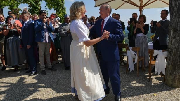 Kneissl-Hochzeit mit Putin: "Hatte noch Einladung in der Hand"