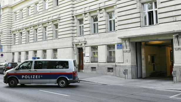 In der Nacht auf Mittwoch starb ein Schubhäftling im Polizeianhaltezentrum Roßauer Lände. Die Diakonie machte den Fall publik.