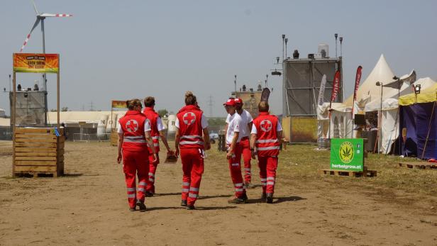 Nova Rock: Rotes Kreuz wegen Hitze im Dauereinsatz