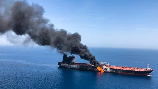 An oil tanker is seen after it was attacked at the Gulf of Oman Angriff auf Öl-Tanker: Auch Saudi-Arabien beschuldigt den Iran