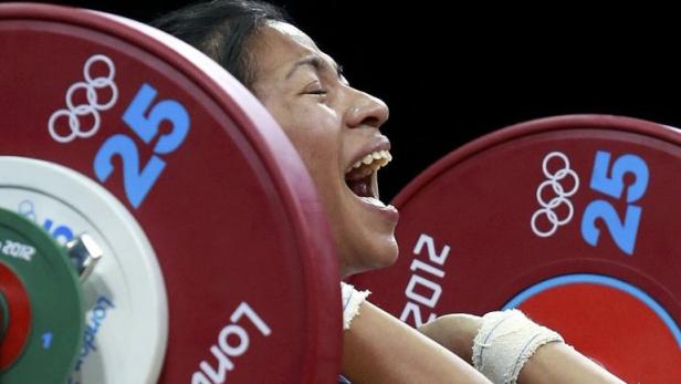 Madagascar&#039;s Harinelina N Rakotondramanana competes on the women 48Kg Group A weightlifting competition at the London 2012 Olympic Games July 28, 2012. REUTERS/Adrees Latif (BRITAIN - Tags: SPORT OLYMPICS SPORT WEIGHTLIFTING TPX IMAGES OF THE DAY)