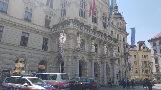 Nach Brandanschlägen in Graz: Verdächtiger vor U-Haft
