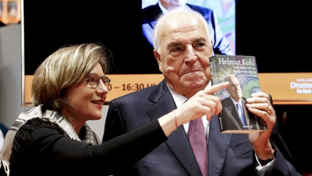 Maike Richter-Kohl, 50, schirmt den schwer behinderten Altkanzler Helmut Kohl total ab – und klagt.