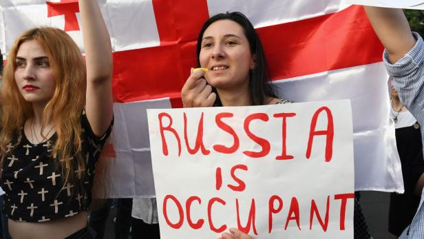 Nach Protesten: Russland untersagt Flüge nach Georgien