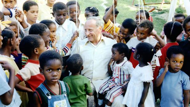 &quot;Jedes Kind braucht ein Zuhause&quot;: Seine Idee trug Hermann Gmeiner in viele Länder