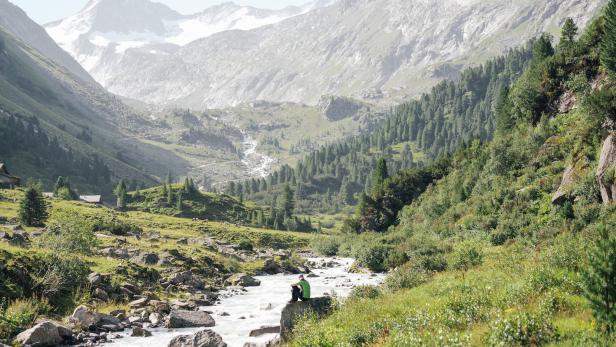 Die Gletscher- und Gebirgsbäche aus dem Nationalpark Hohen Tauern speisen zahlreiche Flüsse, darunter Salzach, Inn, Donau und Drau.