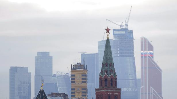 Blick auf den Moskauer Kreml und das Internationale Business Center Moskva City.