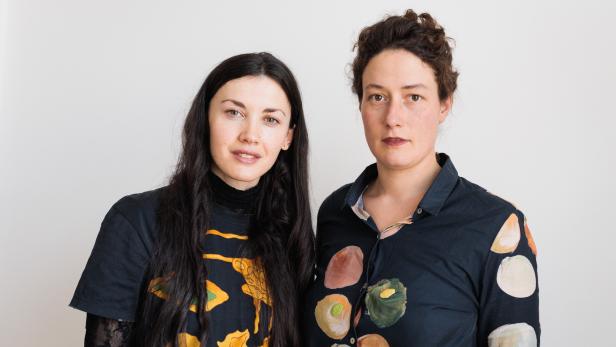 Julia Ransmayr und Sara Ostertag, die beiden künstlerischen Schäxpir-Leiterinnen