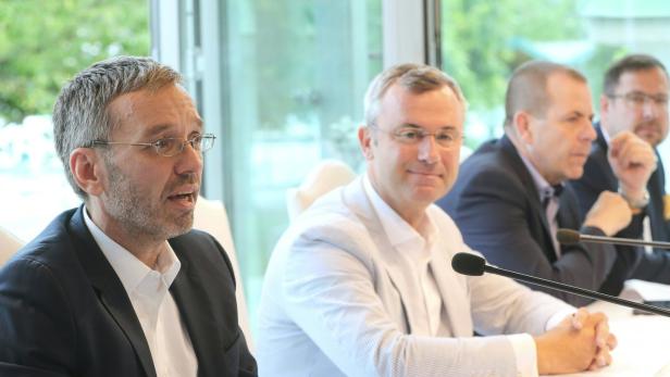 Herbert Kickl und Norbert Hofer (rechts) sind die neuen Frontmänner der FPÖ.