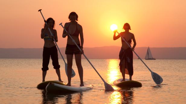 Im Sonnenuntergang über den See gleiten: Die besten Tipps rund ums Wochenende!