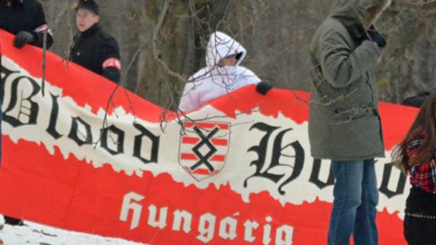 Aktivisten der ungarischen Sektion des Neonazi-Netzwerks &quot;Blood &amp;amp; Honour Ungarn&quot; wollen in den kommenden Tagen u. a. Braunau einen Besuch abstatten