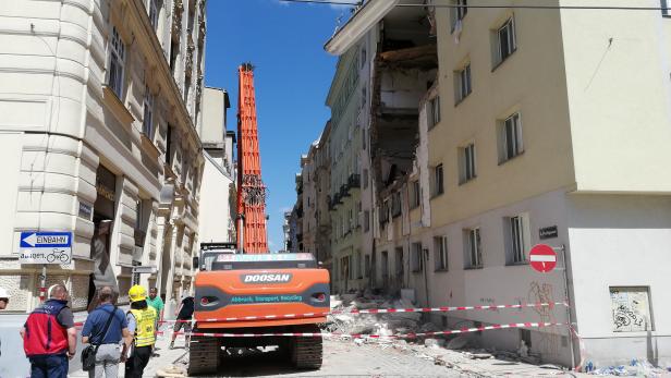 Nach Hausexplosion in Wien: Blick in die Sperrzone
