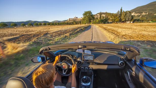 Routen für Genießer: Im Fiat 124 Spider durch Umbrien