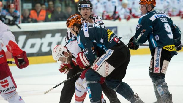 Lebler schlug mit bloßen Fäusten auf den Helm des Gegners und brach sich dabei die Hand.