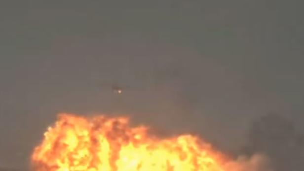 Kampfjet trifft auf Vogelschwarm: Video von massiver Explosion