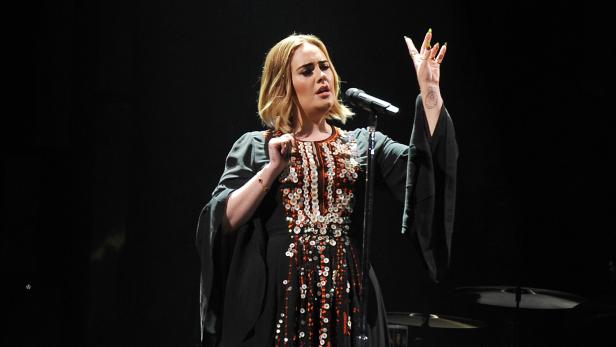 Adele: Dieses Kleid wurde in 200 Stunden gefertigt