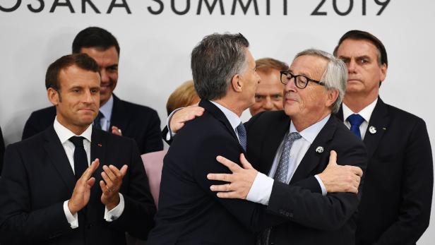 Happy together: EU-Vertreter (Macron, Sanchez, Merkel, Tusk, Juncker) und die Südamerikaner (Macri und Bolsonaro)