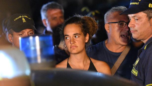 "Sea-Watch" legte in Lampedusa an: Kapitänin festgenommen