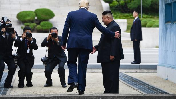 "Hallo": Trump betrat als erster US-Präsident Nordkorea