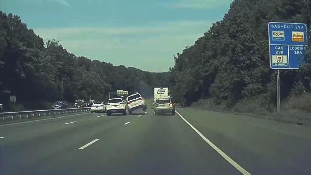 Tesla Dashcam filmt heftigen Crash, überführt lügenden Fahrer