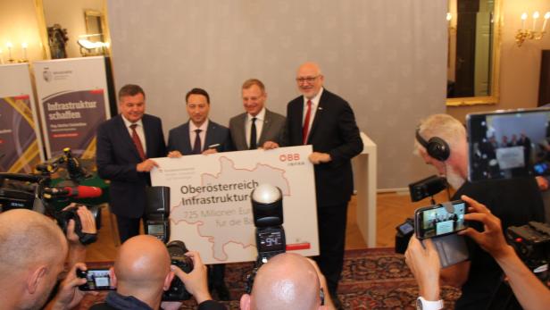 Großer Bahnhof im OÖ Landhaus: Ausbau der Nebenbahnen präsentiert