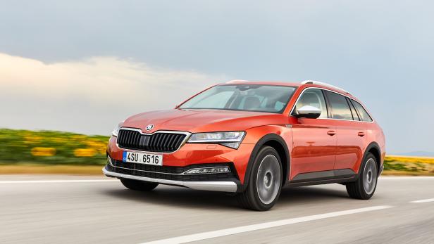 Neuer Skoda Superb: Mehr Assistenz und nun auch als Scout