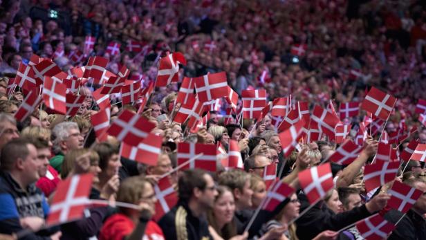 Fanatisch: Dänische Fans beim EM-Auftaktsieg gegen Mazedonien.