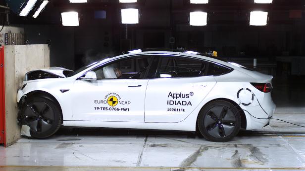 Tesla Model 3: So gut ist das E-Auto im Crashtest