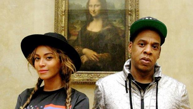 Beyoncé und Jay-Z posieren vor der „Mona Lisa“ im Louvre in Paris.