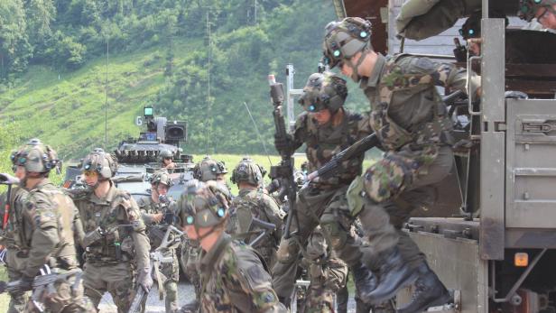 50 Schweizer Soldaten landeten wegen Massenübelkeit im Spital